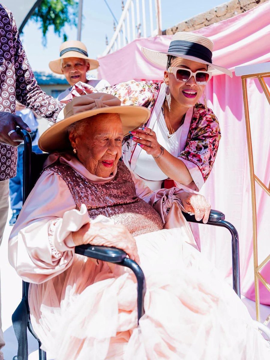 SSiTVSA's tweet photo. Latoya Makhene celebrates her grandmother's 103rd birthday! 🎂🎉❤️—wishing Gogo more years of love, joy, and health. 🌹🥳👑 https://t.co/9sLWYgzXO5