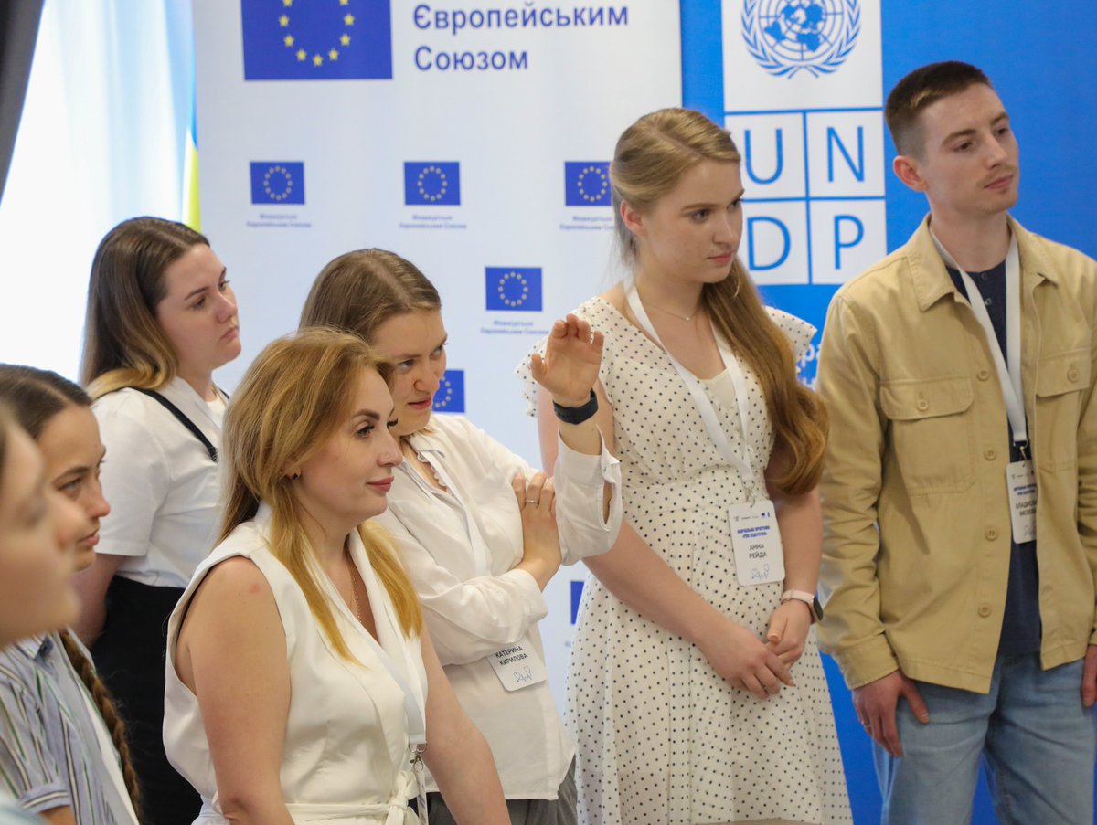 UNDPUkraine's tweet photo. 🇪🇺@EUDelegationUA & 🇺🇳@UNDP, together w/ @MoH_Ukraine, organized the PRO Leadership training programme for 60+ medical interns & young doctors from small communities in target oblasts of Ukraine. Focused on management, crisis communication & digital transformation, it builds the next generation of health care leaders at local level implementing reforms and keeping key human capital in communities