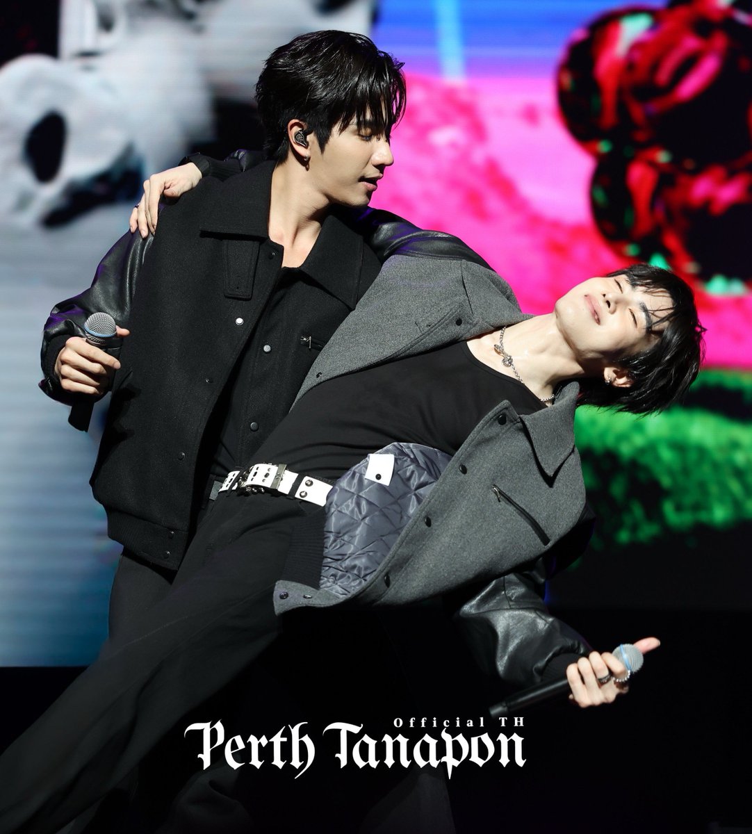 Its_very_windy's tweet photo. It's officially their thing 

#PerthSanta #เพิร์ธแซนต้า https://t.co/zPtEFhbEV4