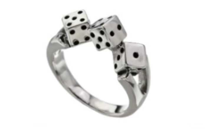 COGrei4's tweet photo. 大人になったら初リングの時にこれ買うね💍 https://t.co/WChQxDrvTY
