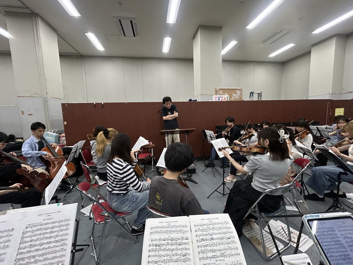 3dai_orch's tweet photo. 今日は初めての先生に見ていただいた合奏でした！
メイン曲の1楽章と2楽章を中心に、各セクションごとの組み立てをしていただきました✨
見つかった課題点を次の合奏までになくせるように練習に励んでいきます❤️‍🔥
#三大オケ
#オーケストラ https://t.co/rCVjXnK8Fh