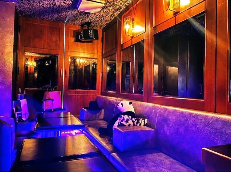 shisha_tk's tweet photo. 6月22日月曜日🗓

本日も元気に営業しております💓

是非気軽にお立ち寄りください☺️

【本日の営業時間】
14時〜翌5時

【システム】
チャージ　¥1,000
シーシャ　¥2,000
ドリンク　¥500～

【Shisha TK】
東京都新宿区歌舞伎町2-46-7
第3平沢ビル6階
080-9860-0828 https://t.co/i0ZDpZVrAH