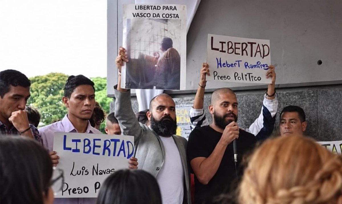 JuanPabloGve's tweet photo. La tragedia de la familia Baduel retrata la perversidad del régimen venezolano. No bastó con encarcelar y torturar al General Raúl Isaías Baduel hasta su muerte en custodia. La maquinaria represiva extendió su venganza a sus hijos, Raúl Emilio y Josnars. 

Lo ejecutado contra los Baduel es el intento deliberado de destruir a una familia entera como mecanismo de dominación. Incluso Andreína Baduel, hoy fuera de la cárcel, vive bajo persecución y amenazas constantes. No hay libertad real sin paz ni seguridad.

Cuando un régimen persigue apellidos y castiga vínculos de sangre, entramos en el terreno del terrorismo de Estado. Alzar la voz por los Baduel es exigir justicia y el fin de una persecución que nos afecta a todos. Ninguna sociedad puede normalizar esto. #JusticiaParaLosBaduel 

¡Libertad inmediata y para todos los presos políticos!
@IntlCrimCourt @ONU_es @CIDH @usembassyve @SecRubio @SenRickScott @VenteDDHH @TAMARA_SUJU
