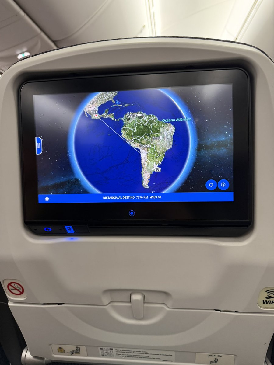 faabishdz's tweet photo. 9 horas de vuelo y aun me faltan dos mas pero ya estoy en mi México, la neta si lo extrañaba  🥹 https://t.co/LPZzTQ3GsA