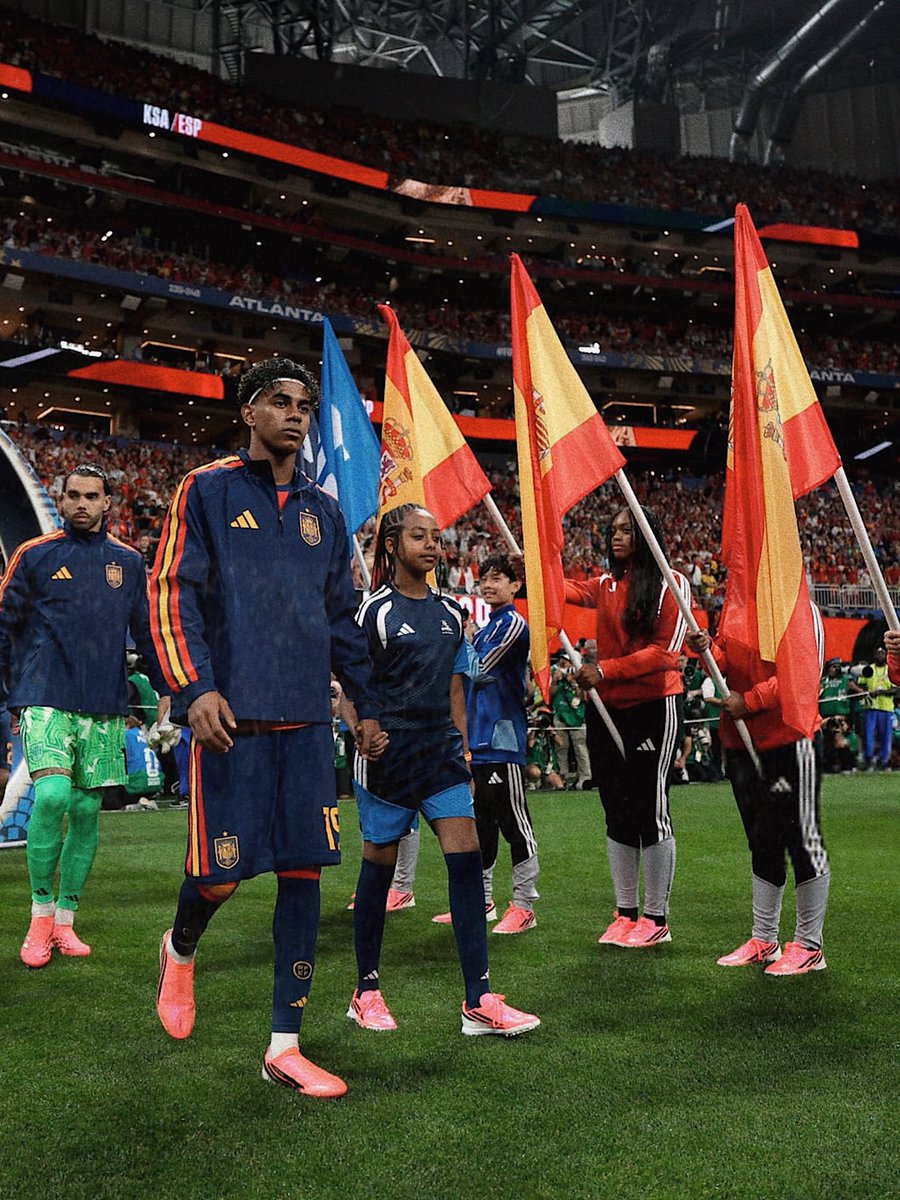 lamineeyamalfan's tweet photo. Me hizo muchísima ilusión escuchar el primer partido del Mundial. Quiero dar las gracias a todos mis fans que me han apoyado, y estoy muy contento de traer este Mundial de vuelta a España tras la victoria de 2010. Muchísimas gracias. ¡Vamos España!🇪🇦💪🏾💙❤️ https://t.co/ch0vpiPDAt
