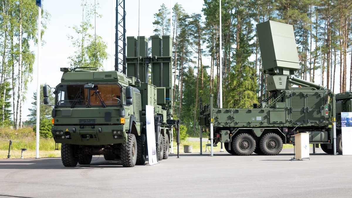 Kaitsevagi's tweet photo. Estonia has received its first IRIS-T SLM medium-range air defence system at Ämari Air Base. 🇪🇪🛡️

The combat-proven system strengthens our ability to counter airborne threats at greater ranges and altitudes, marking a major leap forward in Estonia’s air defence capabilities and NATO security. 

#WeAreNATO #AirDefence