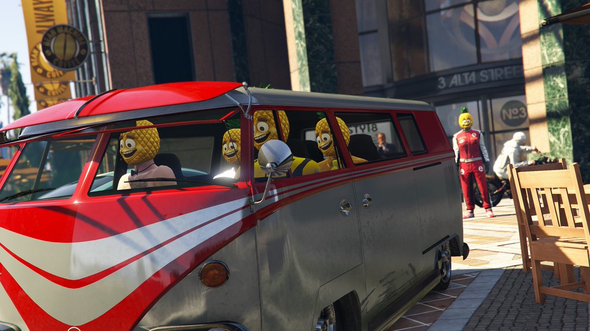 Kotatu100's tweet photo. 街のパイナップルにご用心🍍
#GTA5   #GTAonline https://t.co/ykIP97CXGF