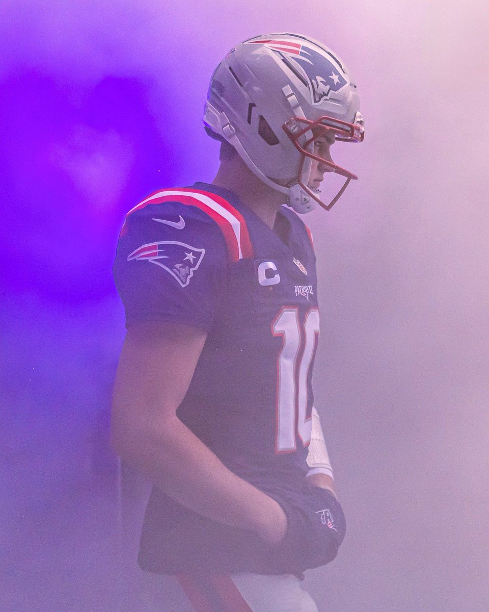 nacionpatriots's tweet photo. BUEEENOS DÍAAAS NACIÓOOON ‼️ 

Inicien su día viendo el aura de Drake Maye https://t.co/yRgZMB5Bmw