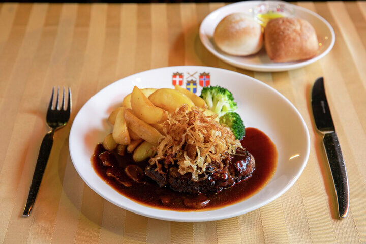 cotrip_twi's tweet photo. 横浜の北欧料理店「スカンディヤ」。
60年以上、横浜の歴史とともに歩んできたここでは、クラシカルでアンティークな店内で北欧の食文化を楽しめます。

詳しくはこちら⇒https://t.co/WhwYZ9BKFF https://t.co/LrnTEnbbyS