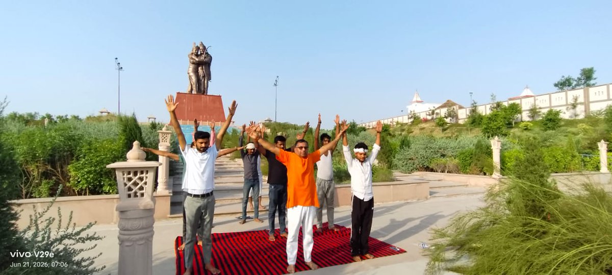ExploreSingraur's tweet photo. 🧘‍♀️🌿 International Yoga Day 2026 | Shringverpur, Prayagraj 🌿🧘‍♂️
The community of Shringverpur came together to celebrate International Yoga Day 2026 under the theme "Yoga for Healthy Ageing."
#InternationalYogaDay2026 #YogaForHealthyAgeing #Shringverpur #Prayagraj https://t.co/33niV0sRqR