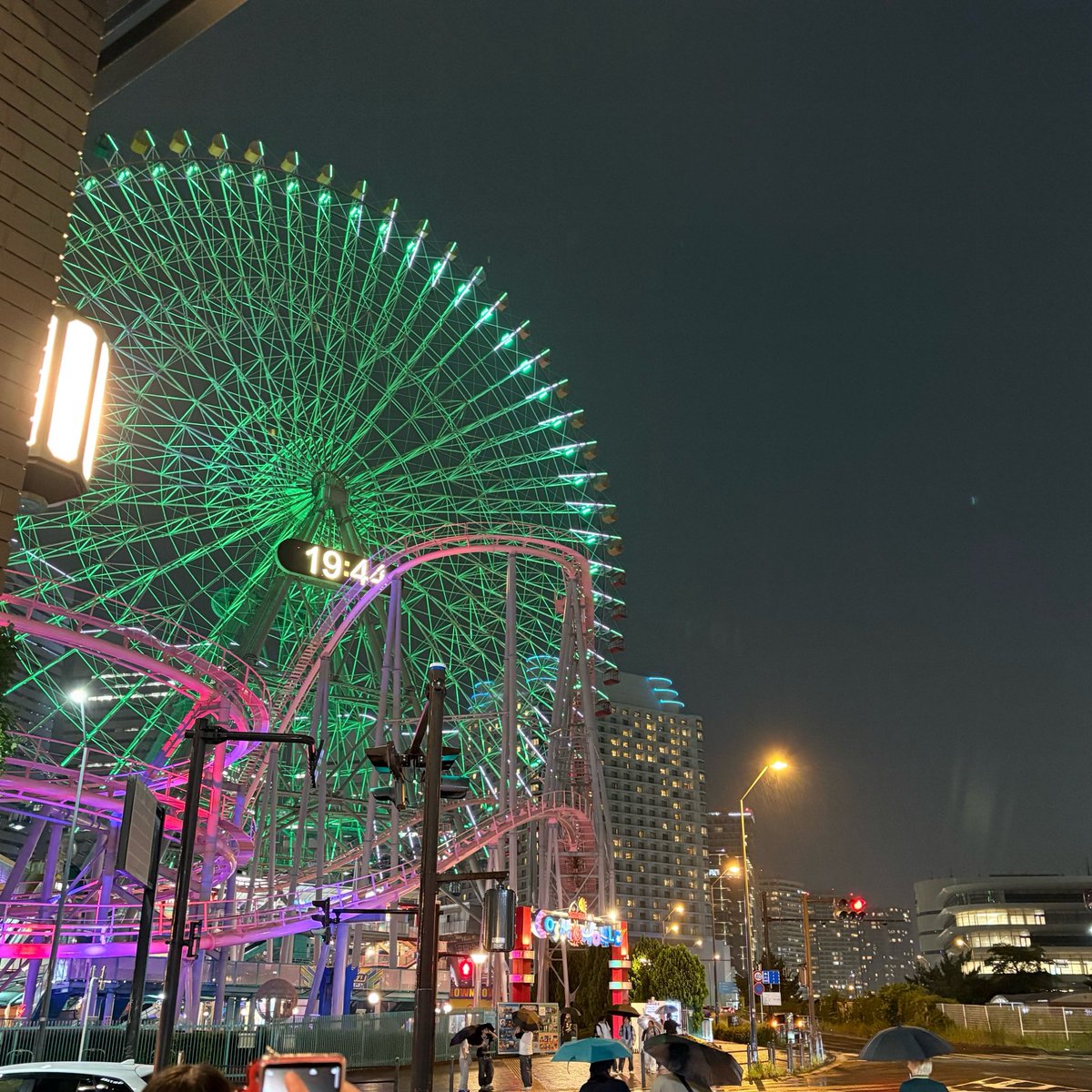 karoto_sky's tweet photo. 横浜の観覧車🎡乗ってきた。 https://t.co/V1SVhd4ozR