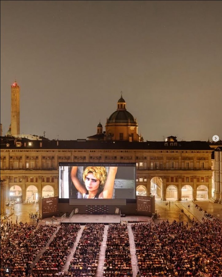 ThatsOurWaldo's tweet photo. Last night, thousands filled Bologna’s Piazza Maggiore for an open-air screening of the 4K restoration of David Lynch's Wild at Heart, preceded by an introduction from the one and only Isabella Rossellini. https://t.co/bqxsDYKYek