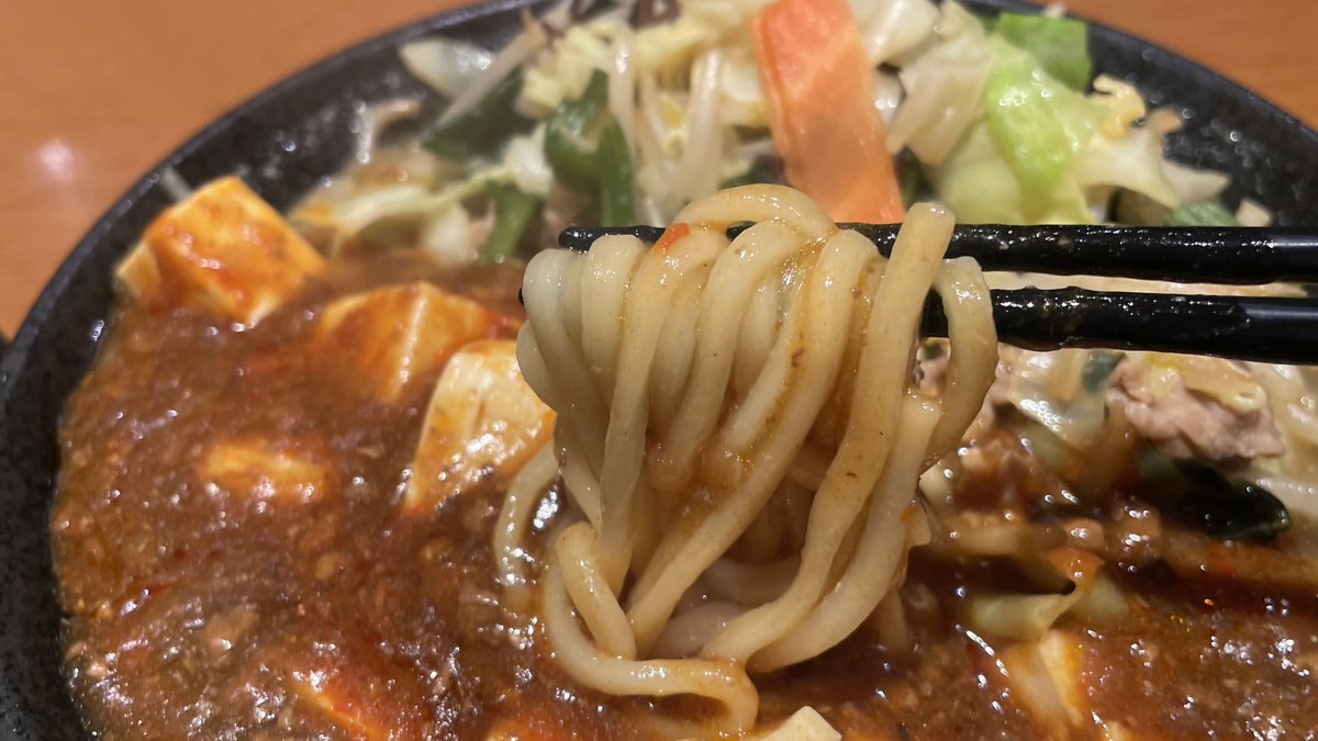 oinagoya's tweet photo. らな亭のマーボータンメンを食べに、名古屋においでよ。  
麻婆豆腐と野菜がたっぷり乗った、旨辛ラーメンだよ。    

刺激的で大満足な1杯を、気軽に味わってね🍜 https://t.co/lpxcwyuR9y