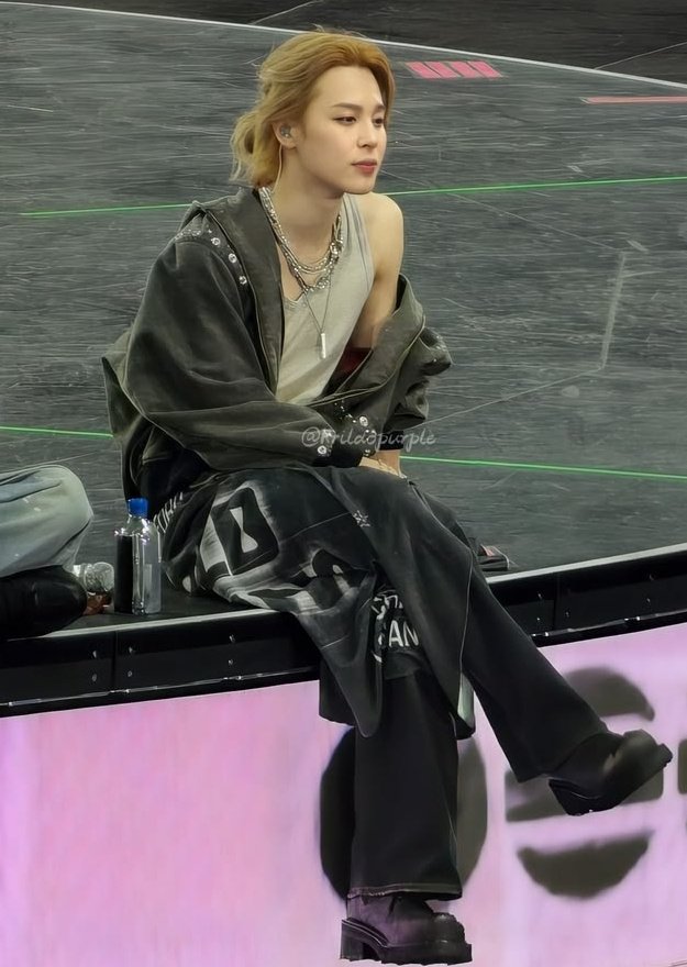 prettypjimin's tweet photo. the diva he is.. https://t.co/PrtAHJYCNF