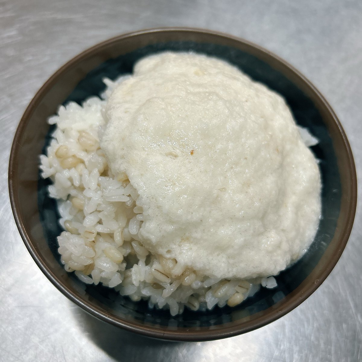 football___as's tweet photo. #ふじざくら食堂

#はくばく @hakubaku_jp  さんとのコラボで麦とろ定食🍚
たくさんありがとうございました😊

#FCふじざくら山梨 https://t.co/Wl4xakxDvk