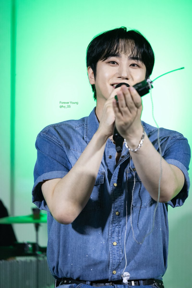 fvy_05_'s tweet photo. 오빠 너무 잘생겼어요 https://t.co/k2C6Y7FAMY