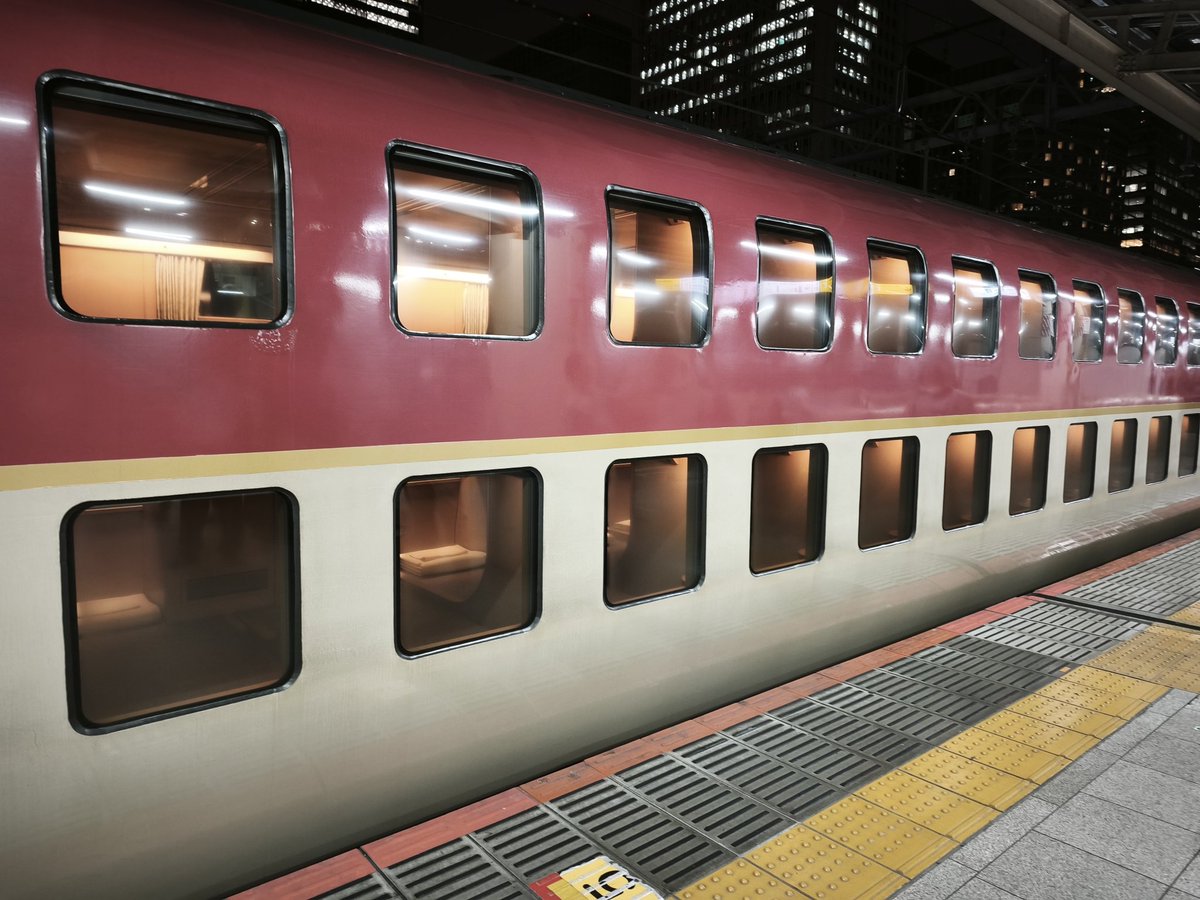 tea_tapiocamilk's tweet photo. サンライズ瀬戸に乗る。

この前に夜行列車に乗ったのっていつだったろうと。確か大学時代のインド旅行しかない
https://t.co/e3XgIzrawE https://t.co/IkZpL2Rboy