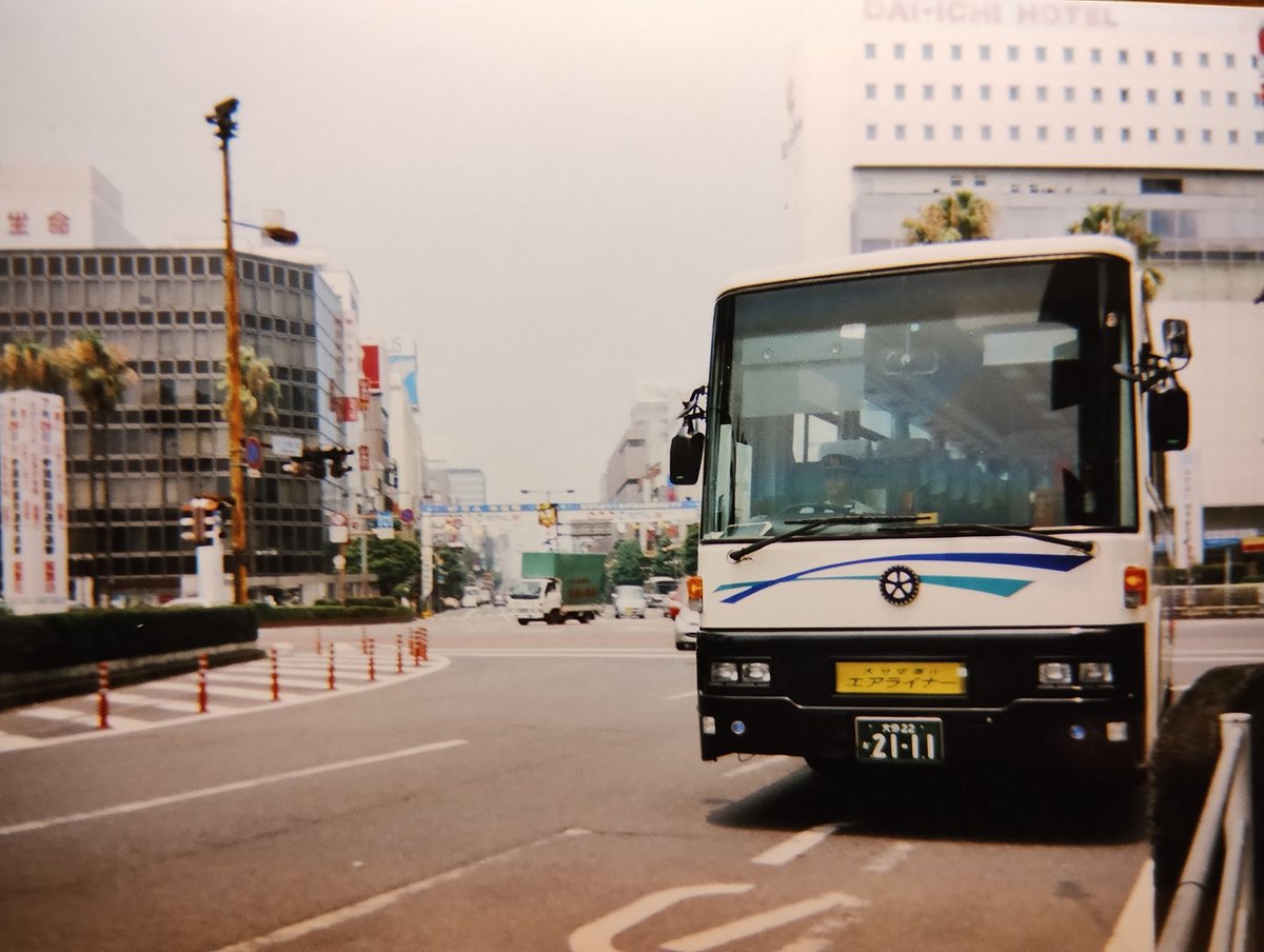 s_s_exp8763's tweet photo. 昔撮影したエアライナーの写真が、祖父母の家から発見されました。
恐らく、小学校時代に撮影したものと思われます。

#大分交通
#エアライナー https://t.co/DSo74O3y1V