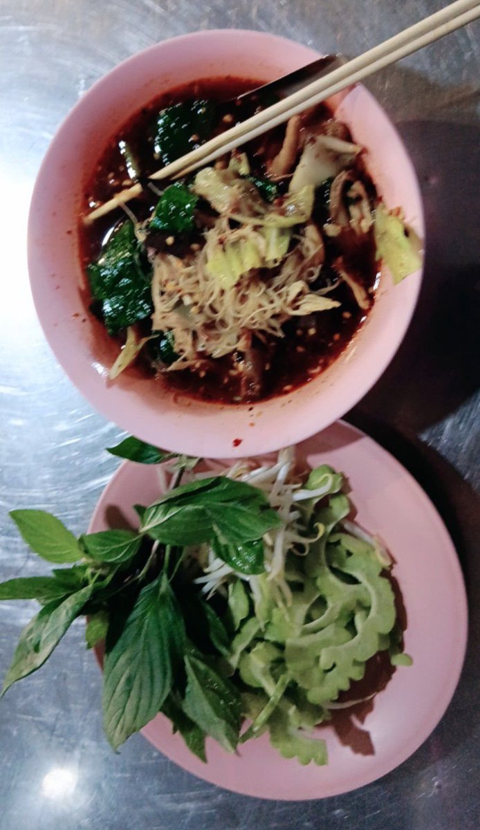 nn5577nn55's tweet photo. เตี๋ยวไก่หน้าธนาคารกรุงไทยซอยอุดมสุข 43 ใครเคยมากินบ้างอร่อยนะคะ https://t.co/aDTH5qnR4l