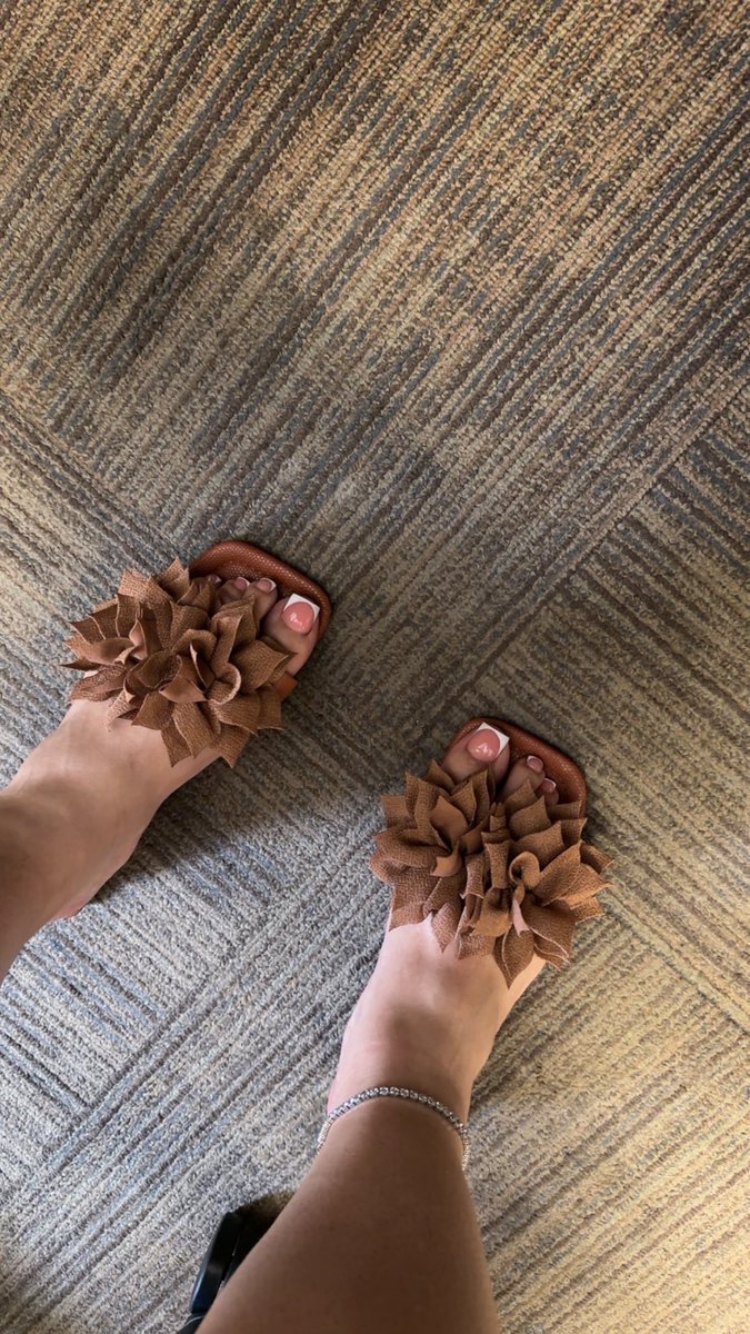 realmissb_'s tweet photo. love a cute sandal ☺️🤎 https://t.co/uuq6D9yE4s