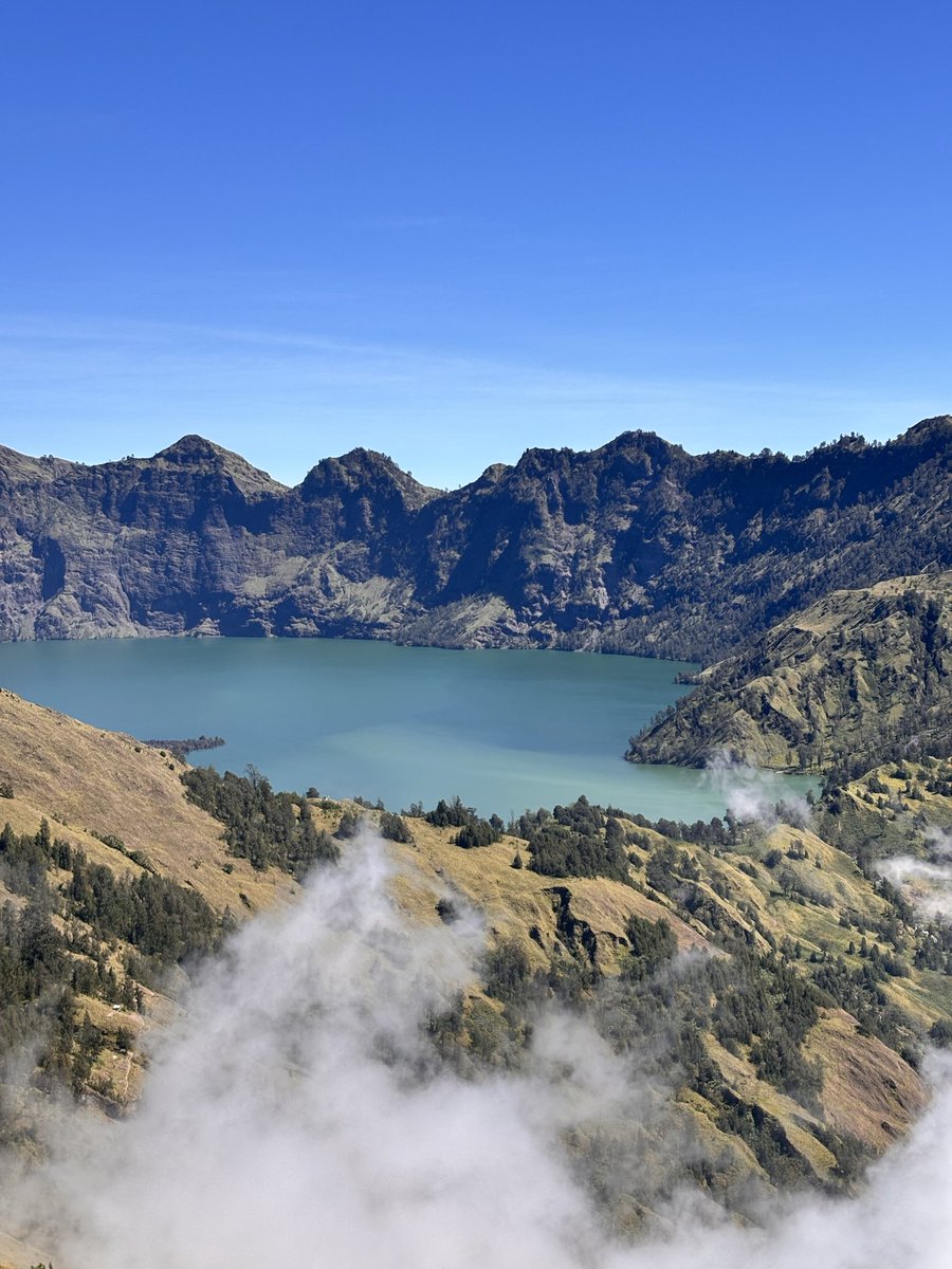 zendavil's tweet photo. my camera roll after hiking rinjani https://t.co/s44q8kGvkP
