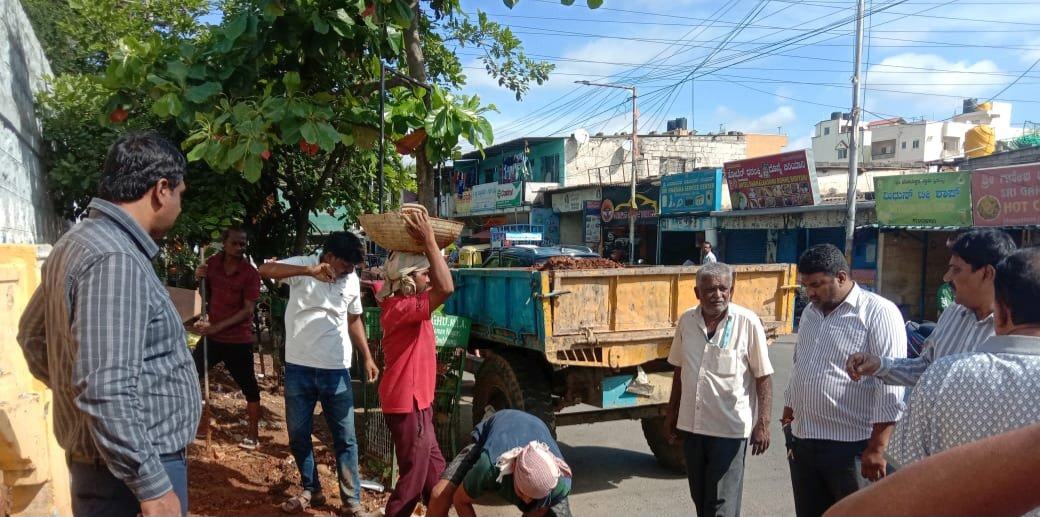 BCCCofficial's tweet photo. 🧹 Intensive Cleaning Drive Under Progress
Intensive cleaning activities are being carried out at Malleshpalya Main Road under the CV Raman Nagar Sub-Division by Bengaluru Central City Corporation.
#dkshivakumar #Karnataka #Bengaluru #intensivecleaning #CVRamanNagar https://t.co/fRJVBDevvA