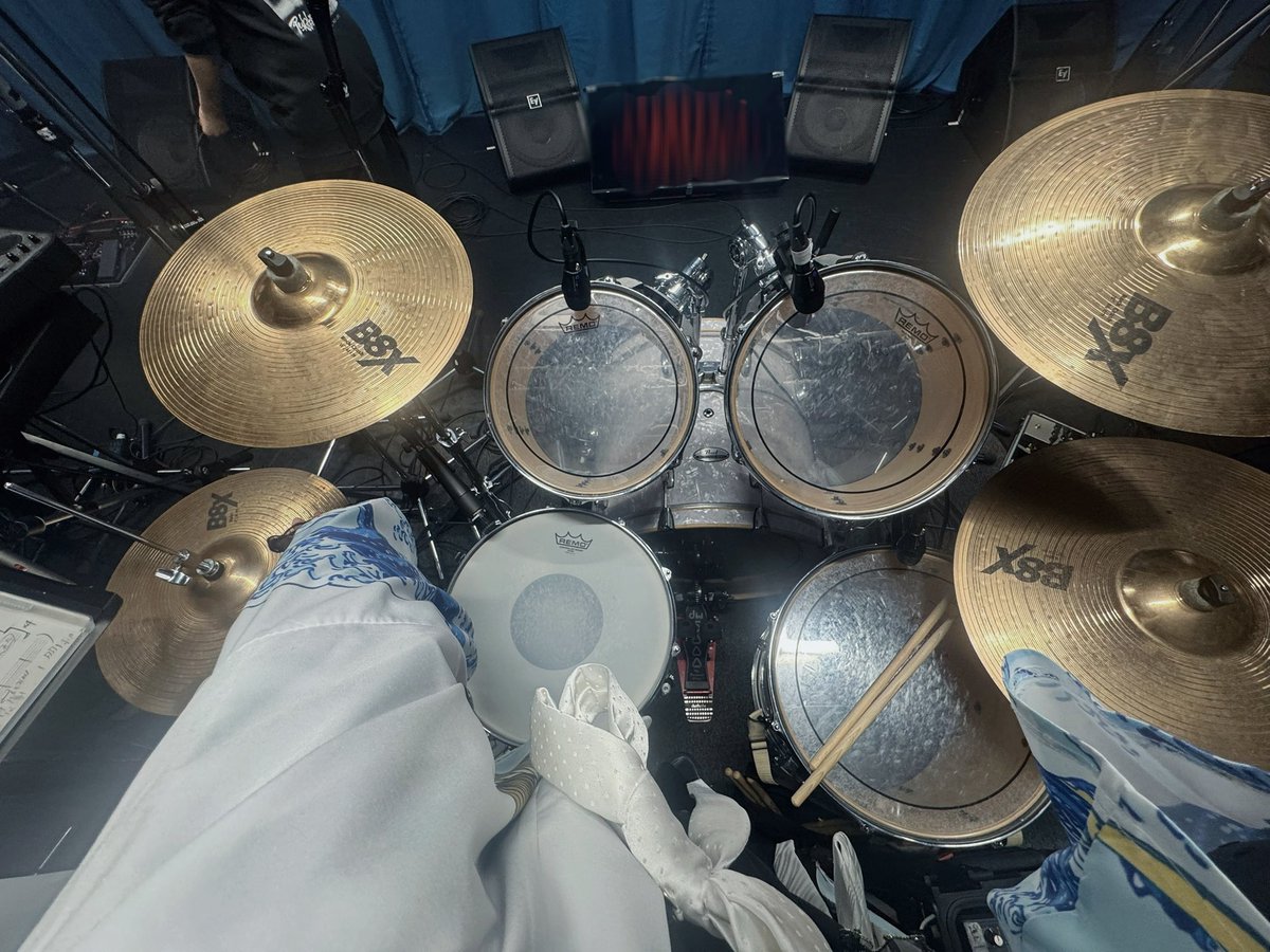 otochan_drums's tweet photo. 本日はMashup Lovers＆Covers Live
📍横浜Reny βでしたっ

Mellotayaということで、
Mellowsのリボンシャツと 太田家の法被のW衣装でしたっ
思ってた以上にこの組み合わせが合う、、かわいい、、
とても熱かった、🔥
いろんな曲演奏できて楽しすぎたっっ

ありがとううううう🥁✨ https://t.co/HhIjX440AU