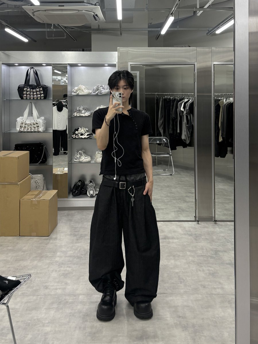 o92fu1's tweet photo. ootd https://t.co/Xqp7K3DYqg