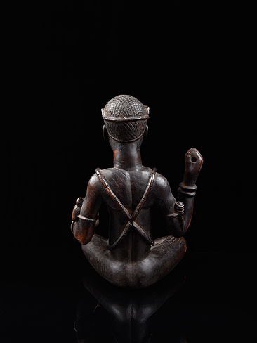 frankonX_'s tweet photo. A chokwe figure https://t.co/3AyIMFwLBb