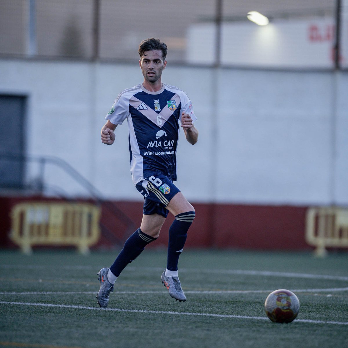 udsanfer's tweet photo. 𝗝𝘂𝗮𝗻 𝗥𝗼𝗱𝗿𝗶́𝗴𝘂𝗲𝘇 • 𝟮𝟬𝟮𝟳 ✍️

Juan continuará vistiendo un año más nuestro colores en busca del objetivo.

¡Bienvenido un año más Juan!

#UDSanFernando https://t.co/dZvsc0oytW