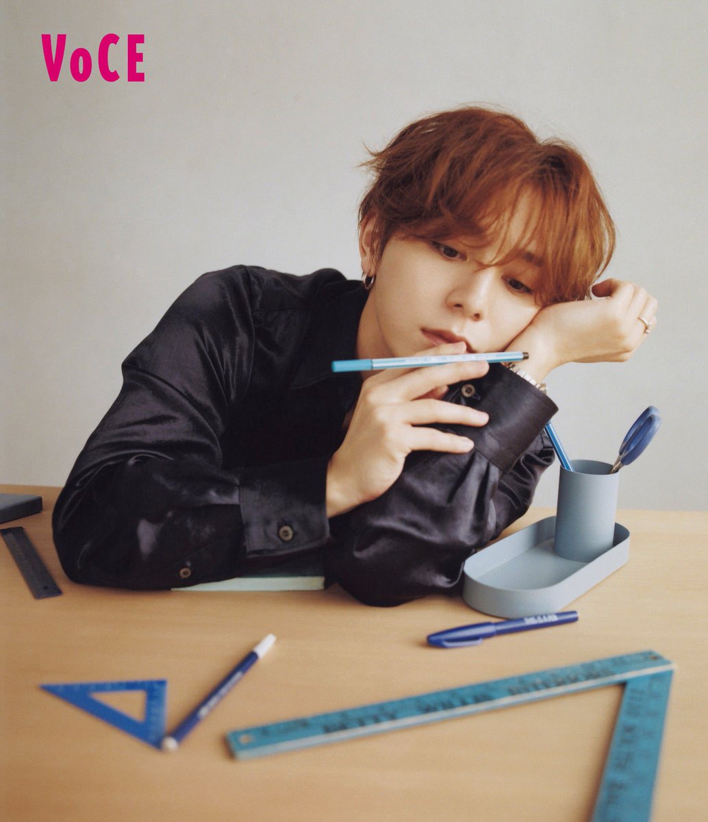 iVoCE's tweet photo. 本日発売！VOCE8月号📚 “見る美容液” #山田涼介 さんの
連載「BEAUTY DIARIES」✨

今月号では、密かに話題となっている
「ライブの時だけ現われるホクロ」の真相が明らかに……✨

アカデミックなスペシャルカットにも
ご注目ください✨ https://t.co/LAL33lEfWB