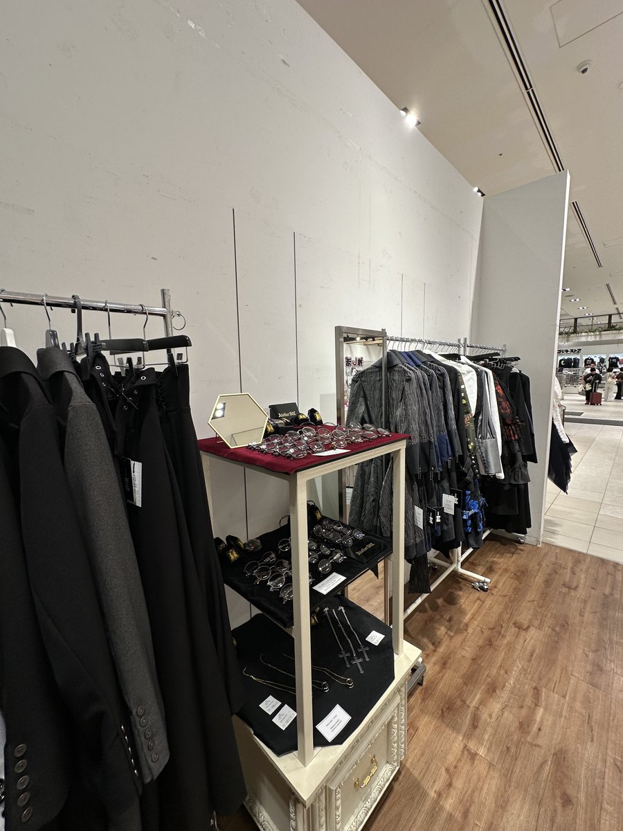 atelierboz's tweet photo. 【出展情報のお知らせ】
Atelier BOZで御座います
6月20日〜30日までの11日間
新宿マルイアネックス1階にて開催中の　#デコパレ 内にてポップアップストアを開始しております
新ラインのアイウェアを始め、オンライン未掲載アイテム等、展示販売致しております
ぜひお越しくださいませ

#atelierboz https://t.co/eMb6AXLJQ2