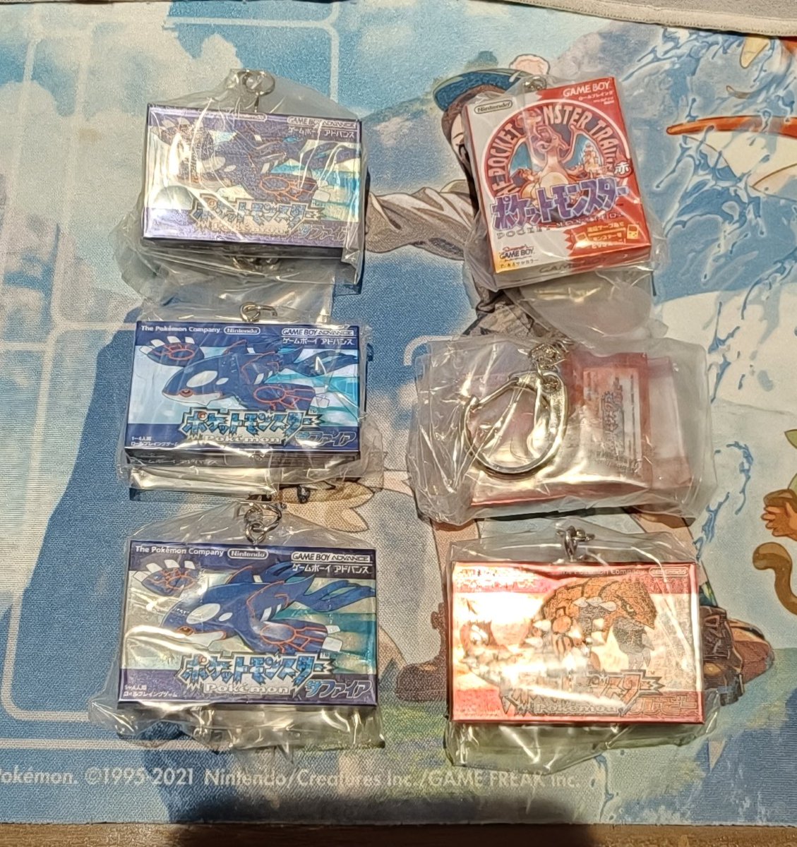 cdggi's tweet photo. ポケモン30周年のピンズコレクション届いてた✨
めちゃくちゃ最高☺️

キーホルダーコレクションはルビサファ出てくれたのは良かったんだけど被りすぎた🤔 https://t.co/BuxnT6yAa9