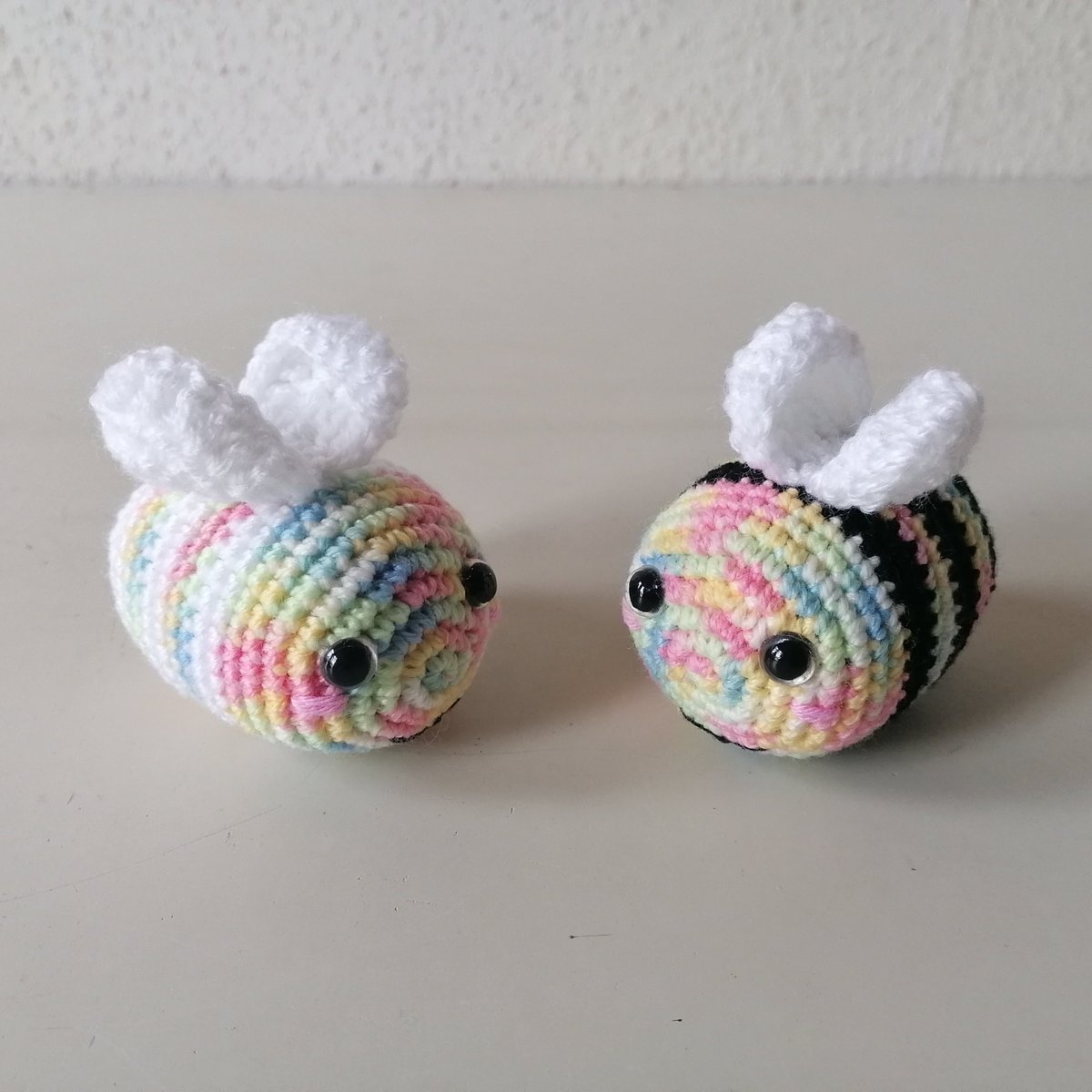 VaCoffee_'s tweet photo. 🐝Bienchen Rückblick #181
Ich find es so schade, dass es dieses pastell Regenbogen Garn nicht mehr gibt 🥹
Fand das immer so hübsch!

Unterstützt mich gern mit Like &amp; Retweet!
#häkeln #crochet #amigurumi #handarbeitsclub https://t.co/uAYJpHVTVt