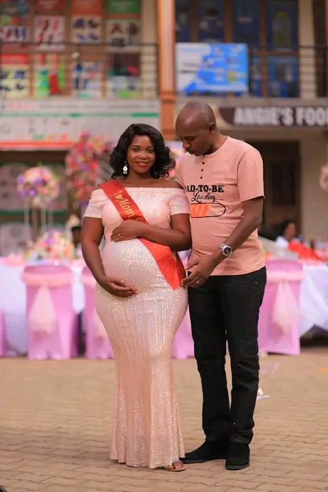 DeoAkiiki's tweet photo. Proverbs 18:22 . "He who finds a wife, finds a good thing and he obtains favour from the Lord". 8 years of good things we have seen indeed. 22 June 2018 is inscribed in our hearts. Thank you Mercy for being what I looked for in you..a Wife... period. https://t.co/DDb95Ruq8y