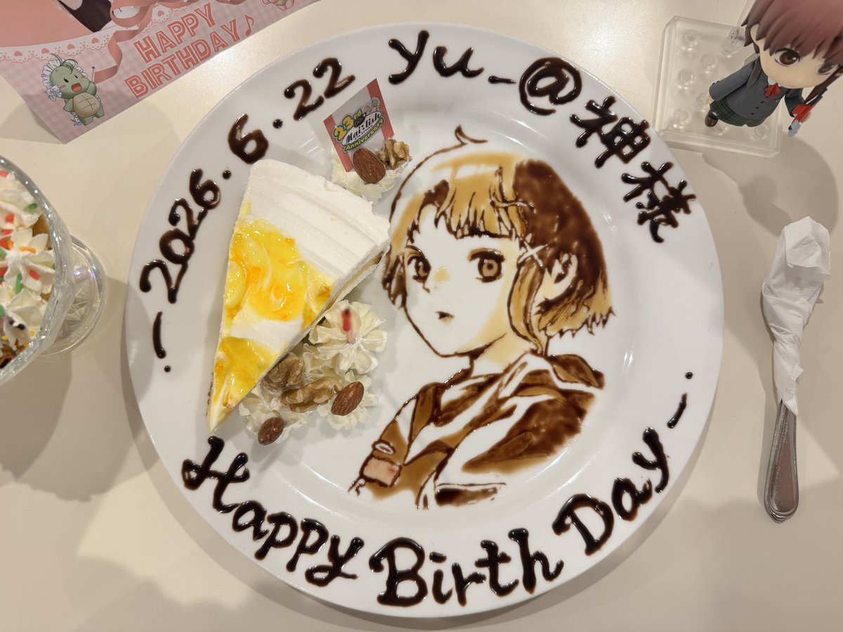 yu960417wired's tweet photo. 今年も秋葉原の #メイリッシュ で、誕生日をお祝いしていただきました🎂
バースデープレートには、せらさんが、アニメ『serial experiments lain』の岩倉玲音ちゃんを描いてくださいました✨
素敵なlainをありがとうございます！
WRさん、旦那様お嬢様達にお祝いしていただいてとても嬉しかったです😄 https://t.co/DOcwmnS0ss