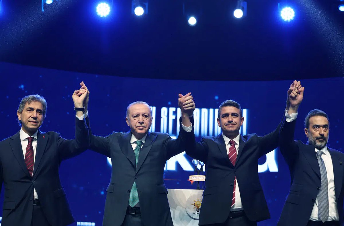 ZehraNurAydemr's tweet photo. Genel Başkanımız,​ Cumhurbaşkanımız Sayın Recep Tayyip Erdoğan tarafından rozeti takılarak partimize katılan Haymana Belediye Başkanı Levent Koç’u tebrik ediyor;

Partimize, Ankara’mıza ve Haymana’mıza hayırlı uğurlu olmasını diliyorum.

​📍 AK Parti Ankara Teşkilat Buluşması https://t.co/D4RtwAzXzs