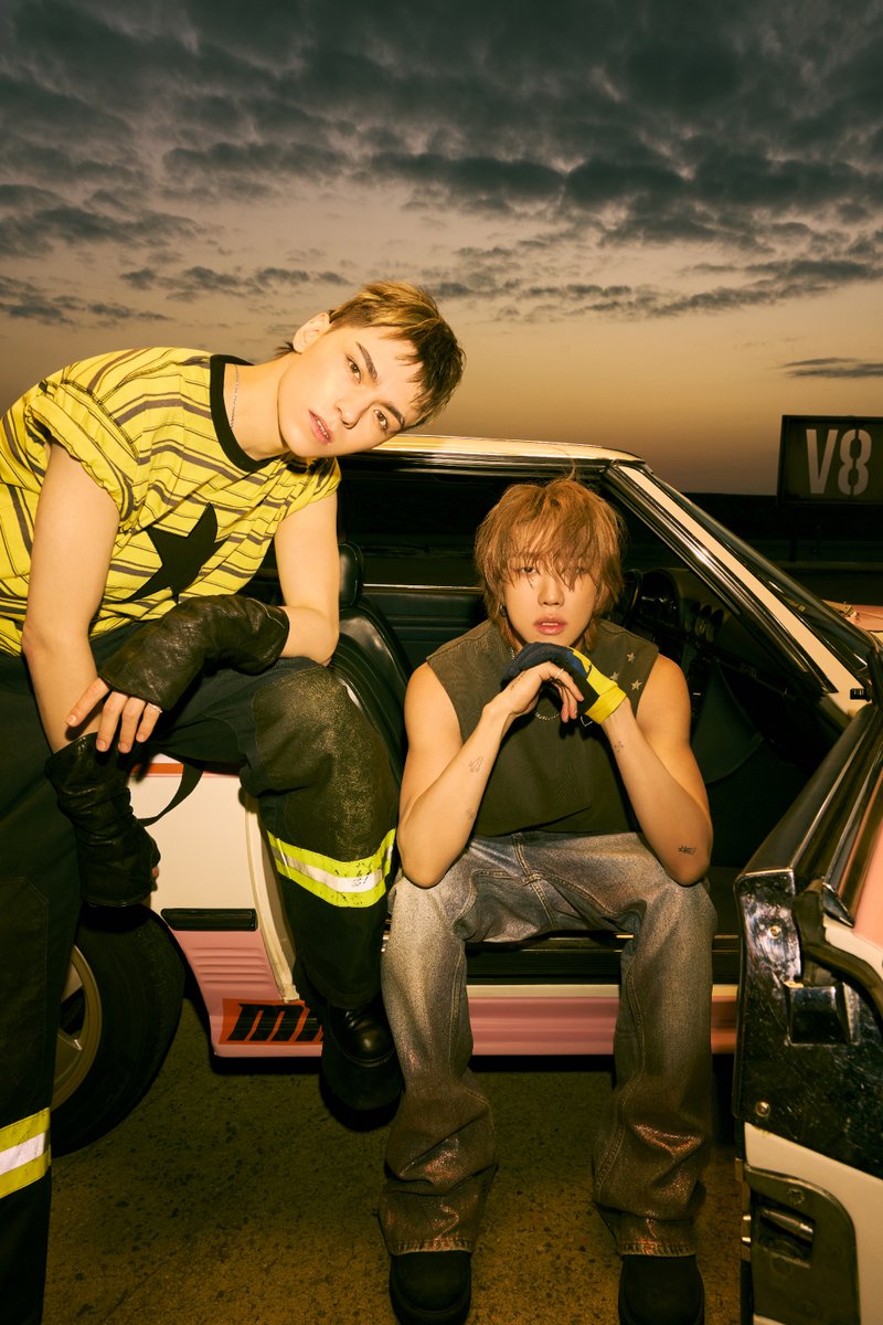 pledis_17's tweet photo. 𝗥𝗘𝗩

1st Mini Album #V8
2026.06.29 6PM (KST) / 5AM (ET)

#THE8 #디에잇
#VERNON #버논

next gear... 06.27 https://t.co/viNI0JalZY