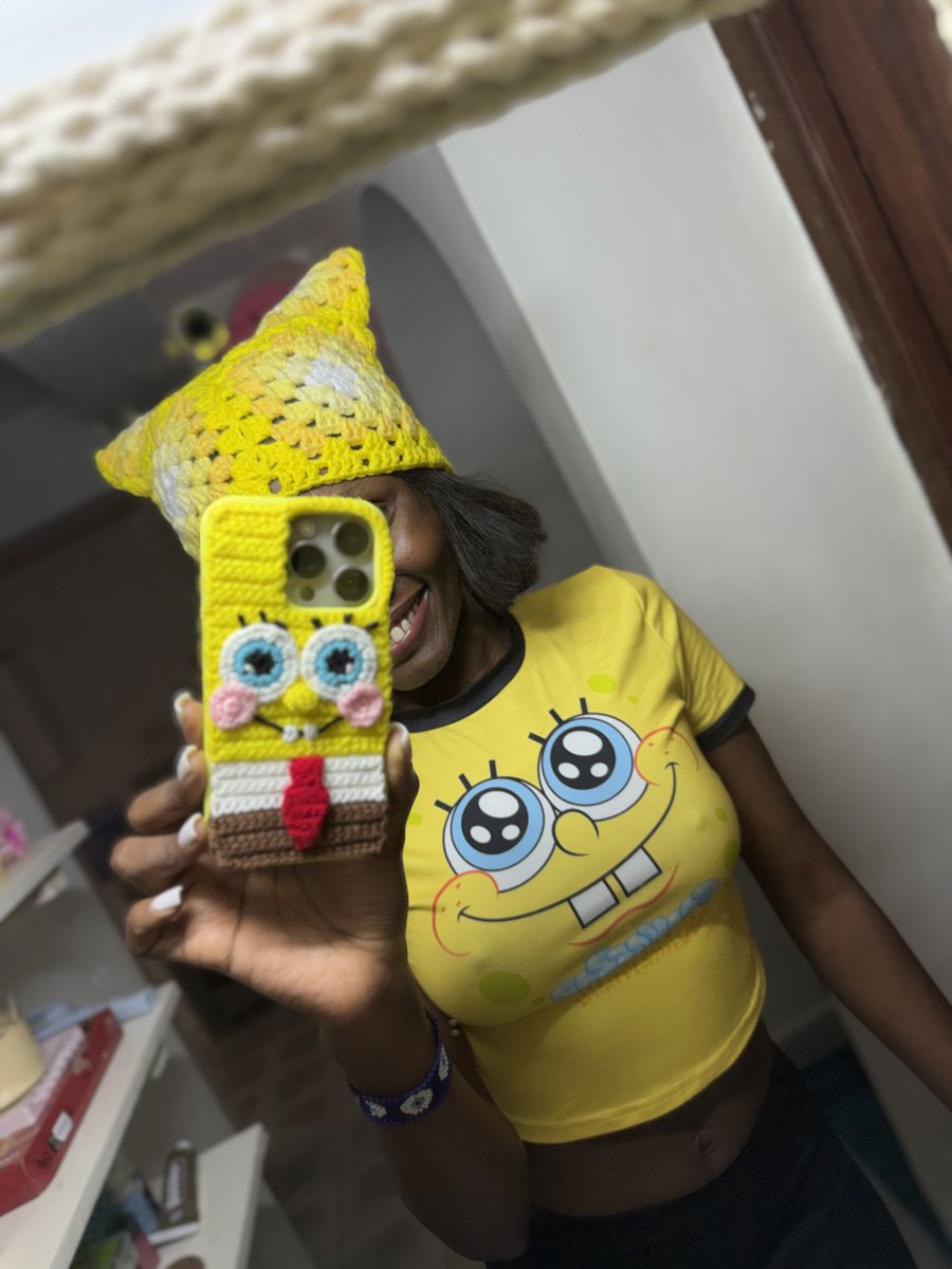 Turriemckim's tweet photo. Just me and my latest crochet creations 🧶💛
Which one do you like more: the hat or the phone case? 👀
#Crochet #HandmadeFashion #CrochetCommunity #DIY https://t.co/8QiTJuMNk1