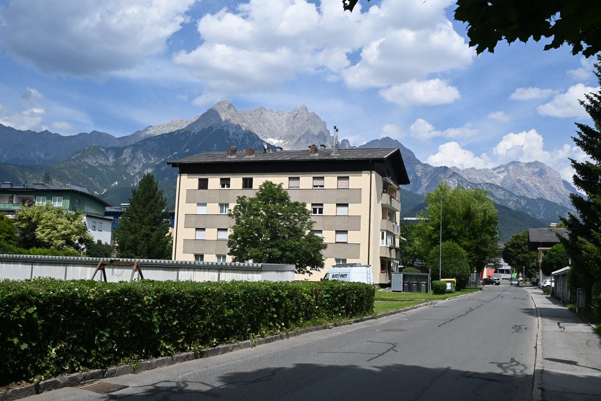 4MIU_TT's tweet photo. #Saalfelden はきれいな町です。
しかし、岩山が近い。
Maria Almまではバスで約20分。
運転手に行き先を告げてクレジットカードで決済できました。料金は688円でした。
#MariaAlm https://t.co/ywtzREdVVd