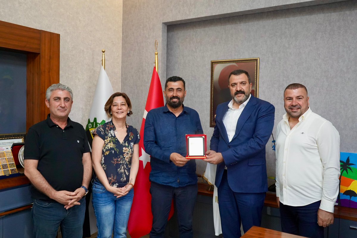 DiyarOSB's tweet photo. DTSO Meclis Üyesi Güney Mehmetoğlu, Diyarbakır Telefoncu ve İş İnsanları Derneği Başkanı Mehmet Hanifi Koçeroğlu ile Silvanlılar Derneği Başkanı Cemal Doğrul, Organize Sanayi Bölgesi Yönetim Kurulu Başkanımız Mustafa Fidan ve Yönetim Kurulu Üyemiz Kamuran Azizoğlu’na hayırlı olsun ziyaretinde bulundular. Nazik ziyaretlerinden ötürü kendilerine teşekkür ederiz.