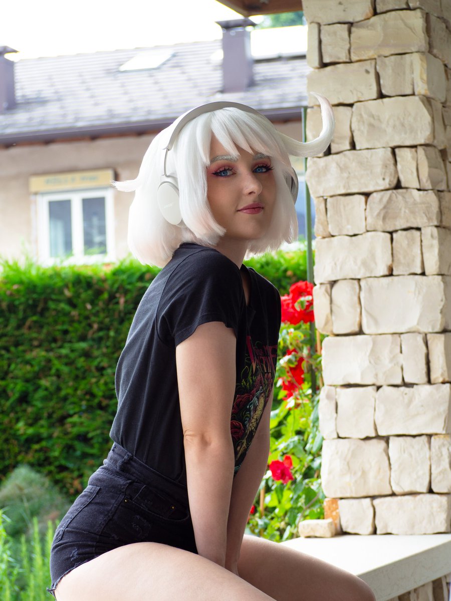 __tinachan__'s tweet photo. What music am I listening to? 🎧🎶
⸻• ❀ • ⸻
Character: Elphelt Valentine
Game: Guilty Gear Strive
Ph: @Arma_d1o
⸻ • ❀ • ⸻
#ggst #guiltygear #elpheltcosplay #elpheltvalentine #elphelt https://t.co/rFZTskFbz0