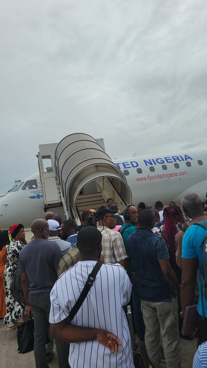 _kingaustinn's tweet photo. @sowore @flyunitedng I was a victim of this 
This is 6:30 as you can see it was already getting dark when we boarded our 10:20 flight 

@flyunitedng may God judge you and your useless customer service and entire management https://t.co/TNstAJwUi5
