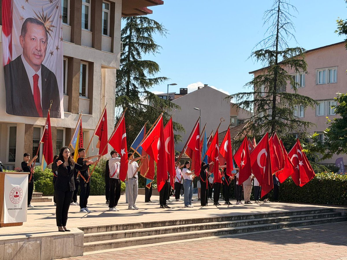 ak_sapanca's tweet photo. Sapanca’mızın kurtuluşunun 105. yılı kutlu olsun. 🇹🇷

Sapanca’mızın düşman işgalinden kurtuluşunun 105. yıl dönümü vesilesiyle, Kaymakamlığımız tarafından düzenlenen anma ve kutlama programlarına katılım sağladık.

Bağımsızlık uğruna büyük fedakârlıklar gösteren ecdadımızı, vatanımız için canlarını feda eden aziz şehitlerimizi rahmetle; kahraman gazilerimizi minnet ve şükranla yâd ediyoruz.