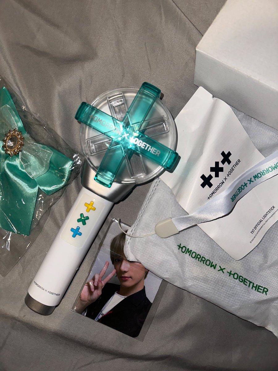 googiecoffee's tweet photo. - want to sell - (WTS) 🛒
INA ONLY ❗🇲🇨

Lightstick TXT moabong versi 1 
☆ 400k all include (free aksesoris pita utk LSnya)
☆ dom jakarta
☆ bisa oren
☆ condi&amp;nego by dm 

🏷 wtb wts wtt lightstick txt yeonjun hyuka taehyun beomgyu soobin v1 kpop 
#zonauang️ #zonajajan https://t.co/CkYPw1YgLy