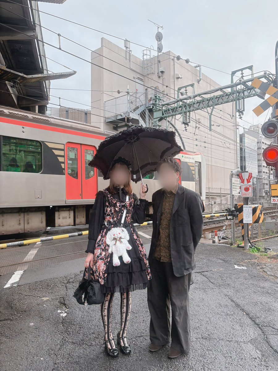 co_sq1's tweet photo. 今日は何着るの？って聞いてきて、柄とか雰囲気を合わせて服を選んでる可愛い彼 https://t.co/vFBvMFLuzL
