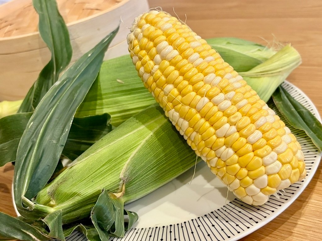 sbipu's tweet photo. 🌽糖度18〜20度、メロンに匹敵する甘さの「かんかんむすめ（甘々娘）」をご存じですか 旬は5月末〜6月下旬のわずか1ヶ月。静岡・遠州地方の希少品種です✨ 収穫後は時間単位で甘味が抜けるため、産地直送のふるさと納税が現実的です🌿 https://t.co/wLJXSZ05jS https://t.co/2HuLIGsLZ9