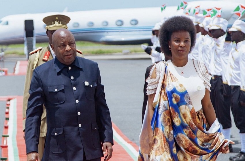 Ambaburundirdc's tweet photo. courte

🇧🇮 Le Président de la République du Burundi, SEM Évariste Ndayishimiye, Président en exercice de l’Union africaine, accompagné de la Première Dame SE Angeline NDAYISHIMIYE, est attendu à Kinshasa 🇨🇩 pour une visite d’État. Bienvenue en RDC ! 🤝🇧🇮🇨🇩 https://t.co/SFUFECxtEc
