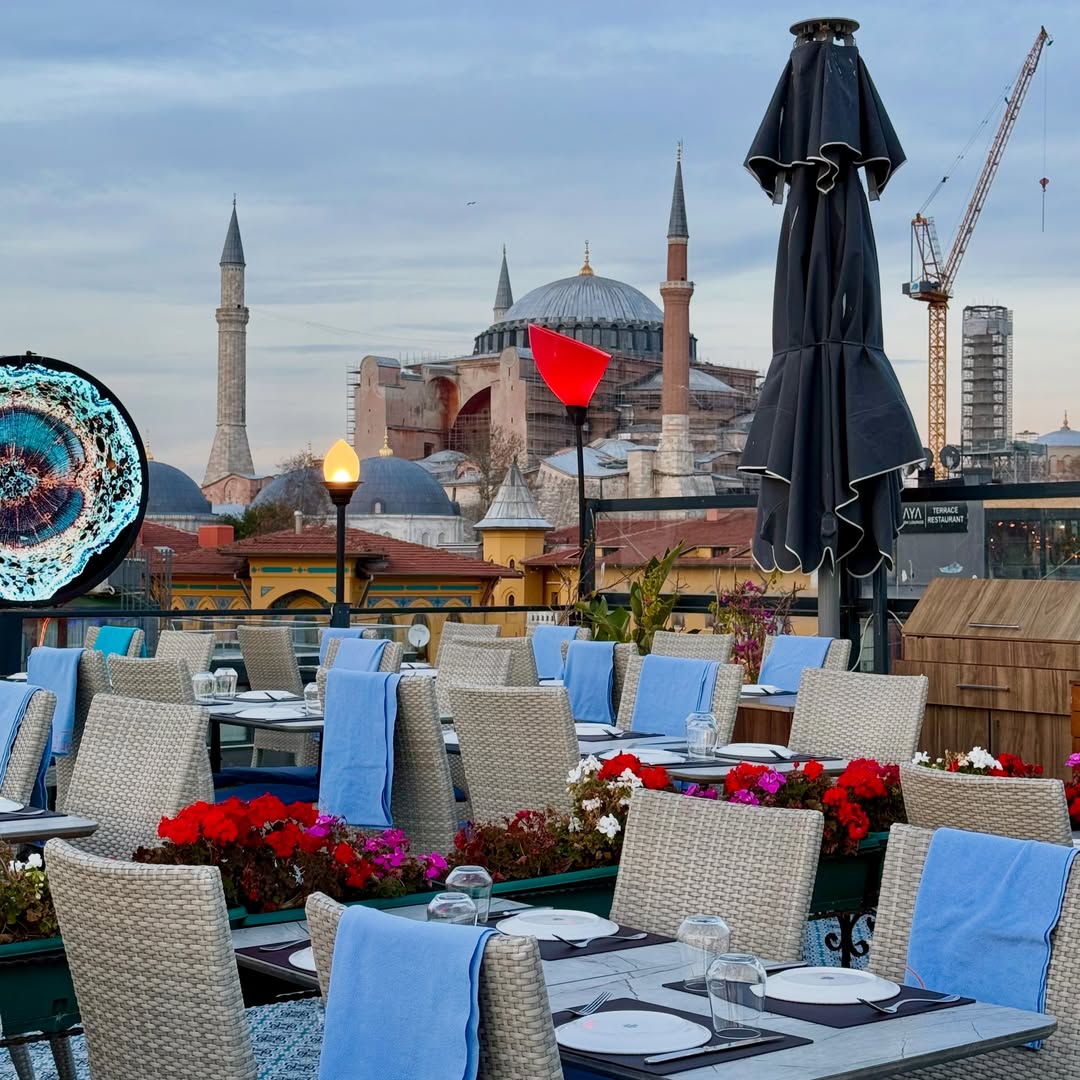 quebrooftop's tweet photo. Queb Rooftop – A terrace restaurant in Sultanahmet offering unforgettable moments with its historic atmosphere and stunning sea views😍

#quebrooftop #istanbul #sultanahmet https://t.co/07nPmG9DAe