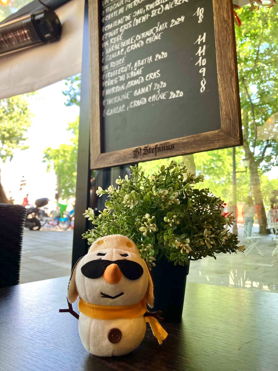 NORMAN846's tweet photo. ── Annecy Festival 開幕！ ──

今日からフランスのアヌシーで映画祭が始まります。

ノーマンも現地入り⛄️
どこかでお会いした時は、ぜひ気軽に声をかけてくださいね。
素敵な映画祭になりますように！

#アヌシー国際アニメーション映画祭 #annecy  #廣木綾子 #ノーマンザスノーマン https://t.co/9sZbyClw0S